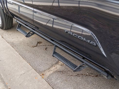 Used 2025 Toyota Tacoma SR5 image 11