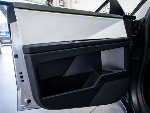 Used 2024 Tesla Cybertruck AWD Crew Cab image 29