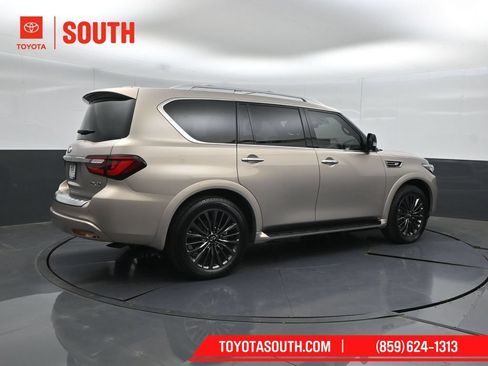 Used 2024 INFINITI QX80 Sensory AWD/4WD image 2