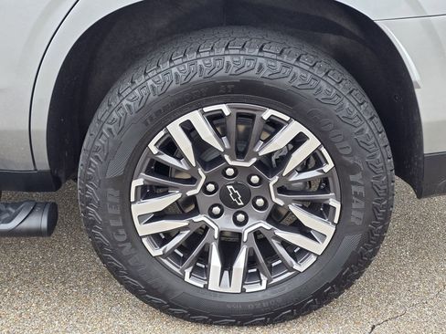 Used 2025 Chevrolet Tahoe Z71 AWD/4WD image 28