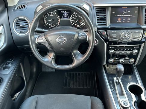 Used 2018 Nissan Pathfinder SV image 19