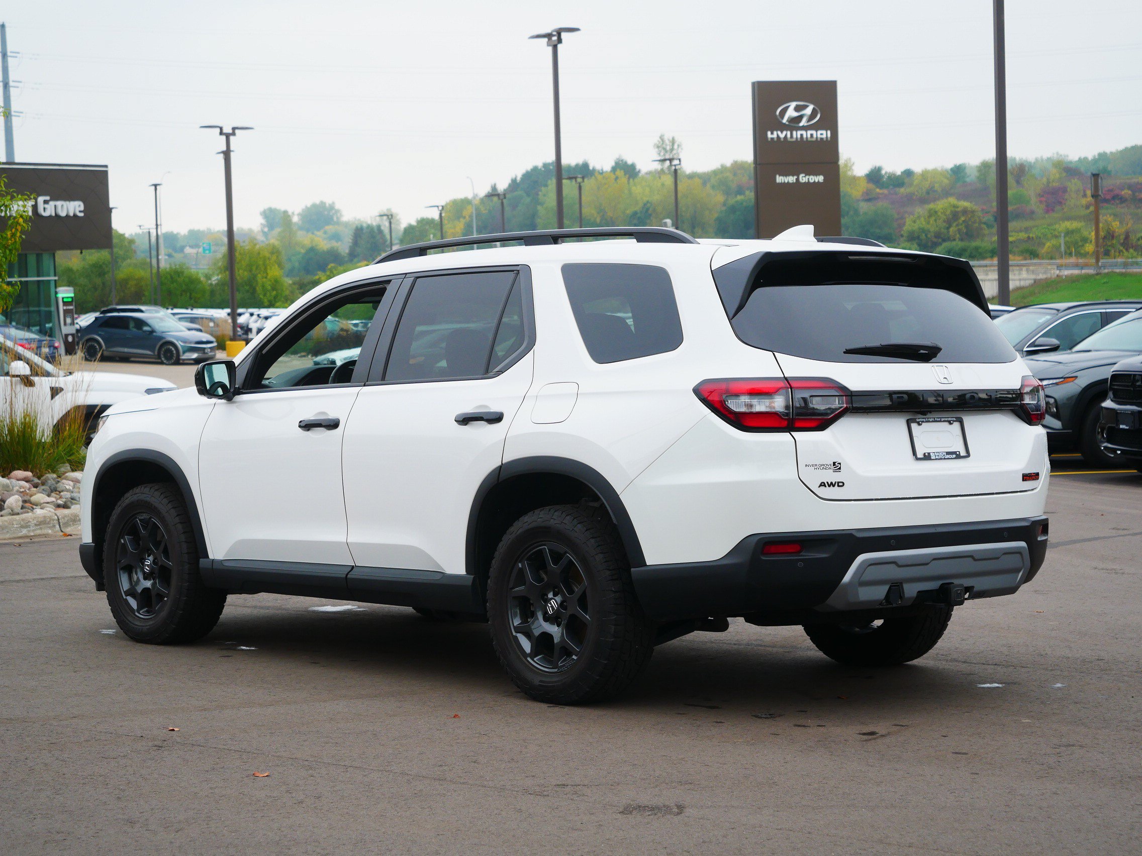 Used 2025 Honda Pilot TrailSport image 8