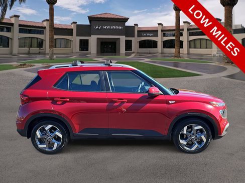 Used 2025 Hyundai Venue SEL FWD image 9