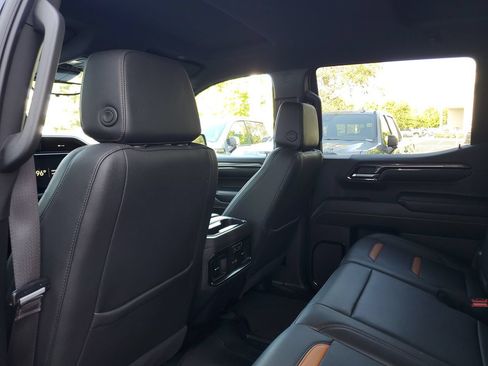 Used 2024 GMC Sierra 1500 AT4 w/ Technology Package AWD/4WD image 10