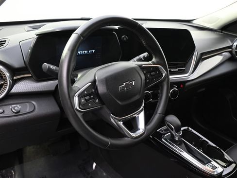 Used 2024 Chevrolet Trax ACTIV w/ Sunroof Package FWD image 11