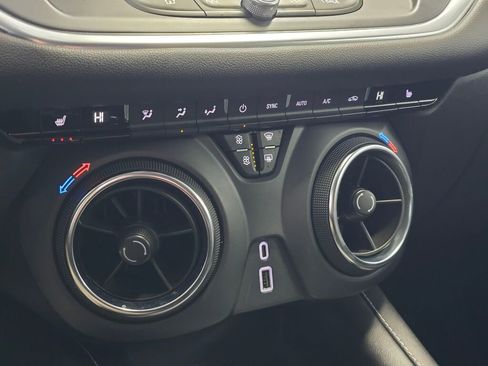 Used 2025 Chevrolet Blazer LT image 33