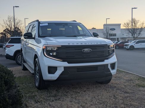 Used 2025 Ford Expedition Max Active image 1