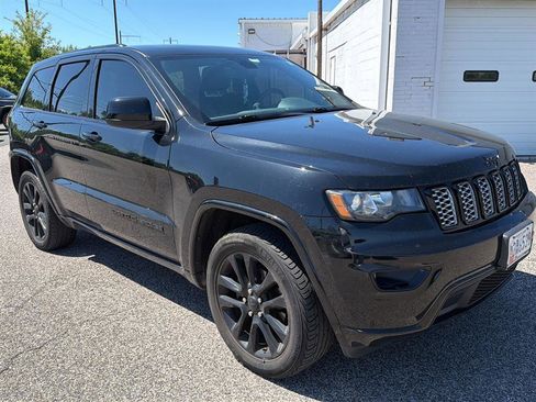 Used 2020 Jeep Grand Cherokee Altitude AWD/4WD image 8