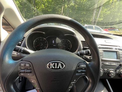 Used 2017 Kia Forte LX w/ LX Popular Package FWD image 19