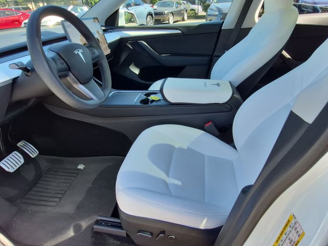 Used 2023 Tesla Model Y Performance AWD/4WD image 14