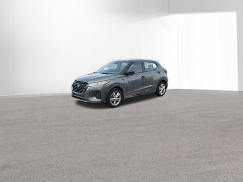 Used 2022 Nissan Kicks S image 1