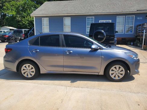 Used 2019 Kia Rio S FWD image 4