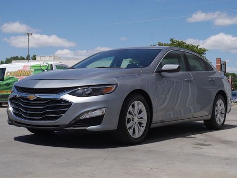 Used 2025 Chevrolet Malibu LT FWD image 4