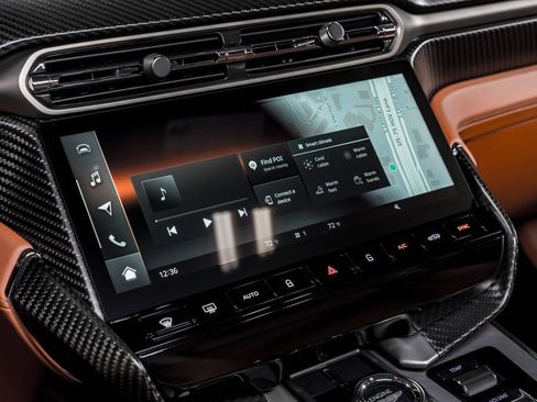 Used 2025 Aston Martin Vanquish image 22