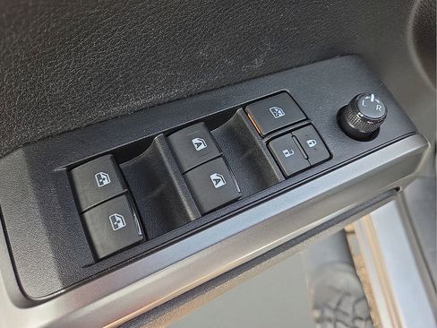 Used 2021 Toyota Tacoma Limited image 23