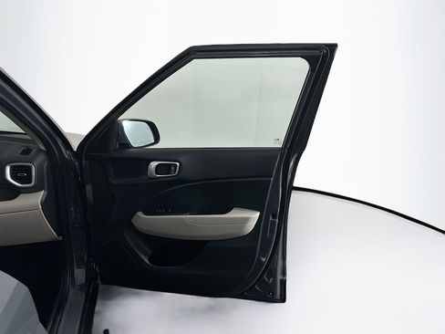 Used 2024 Hyundai Venue SEL image 31