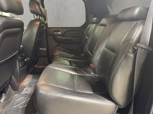Used 2011 Cadillac Escalade EXT Luxury image 20