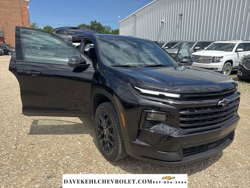 Used 2024 Chevrolet Traverse LT w/ Midnight/Sport Edition FWD image 39