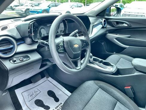 Used 2024 Chevrolet Trax LS w/ LS Convenience Package FWD image 10