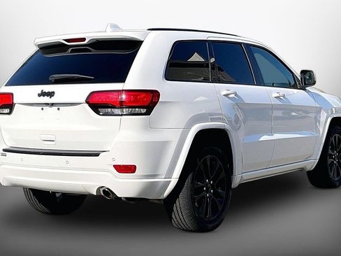 Used 2017 Jeep Grand Cherokee Altitude RWD image 8
