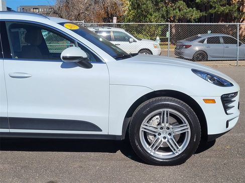 Used 2018 Porsche Macan S image 9