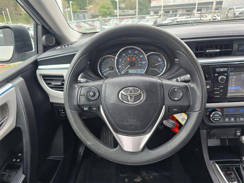 Used 2015 Toyota Corolla LE image 19