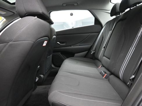 Used 2025 Hyundai Elantra SEL image 11