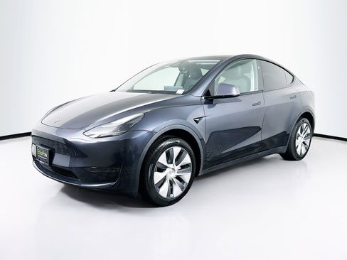 Used 2024 Tesla Model Y Long Range image 3