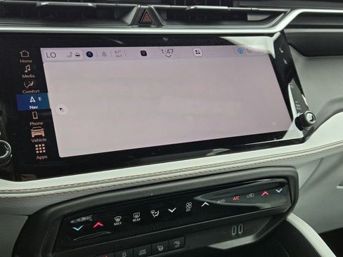 New 2026 Jeep Cherokee Overland w/ Trailer Tow Group AWD/4WD image 11