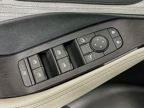 Used 2023 Nissan Rogue SV FWD image 15