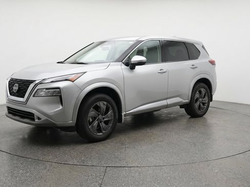 Used 2025 Nissan Rogue SV FWD image 3