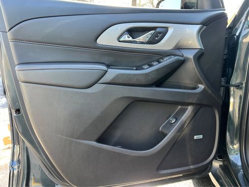Used 2020 Chevrolet Traverse RS image 17
