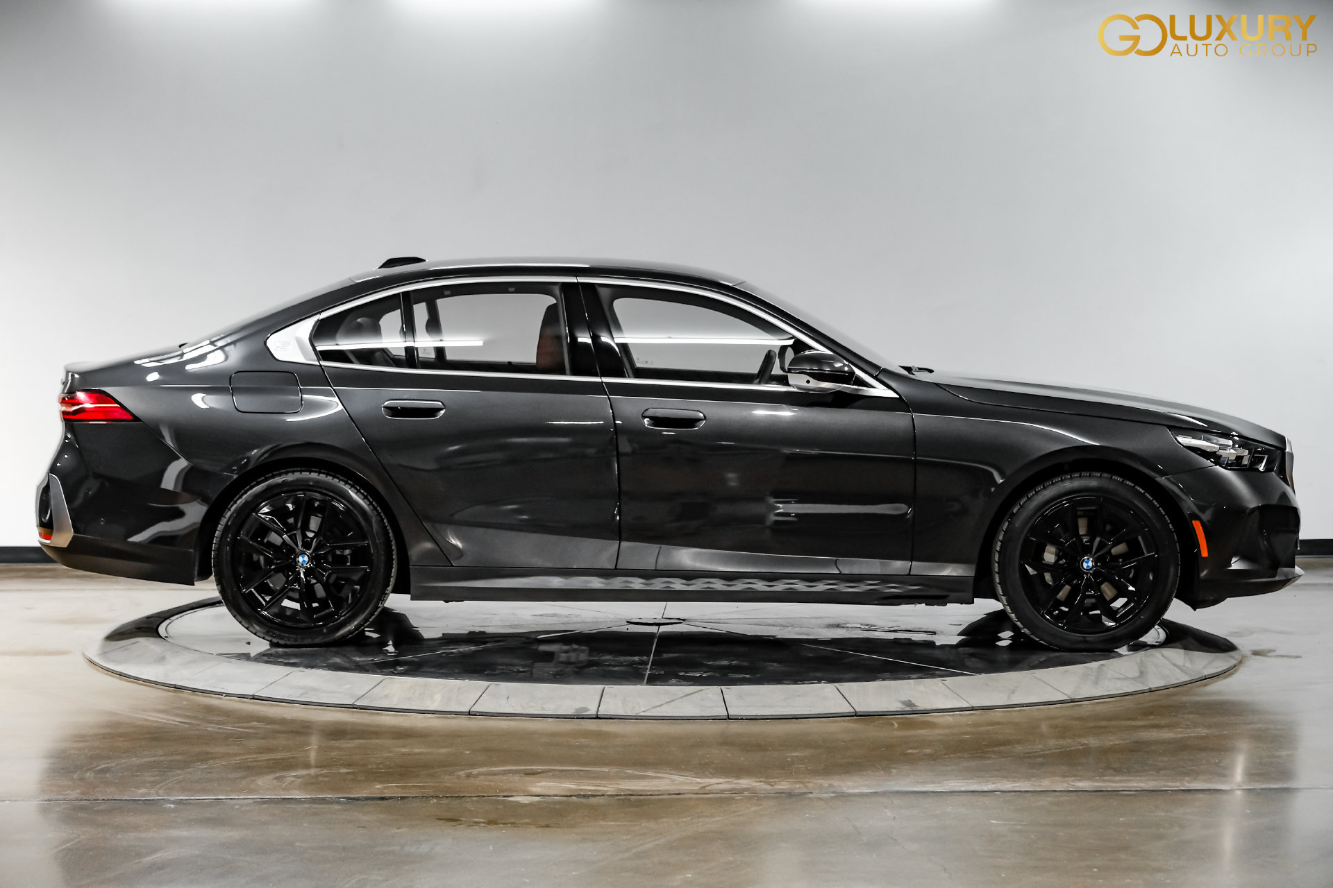 Used 2026 BMW 530i xDrive w/ Executive Package AWD/4WD image 9