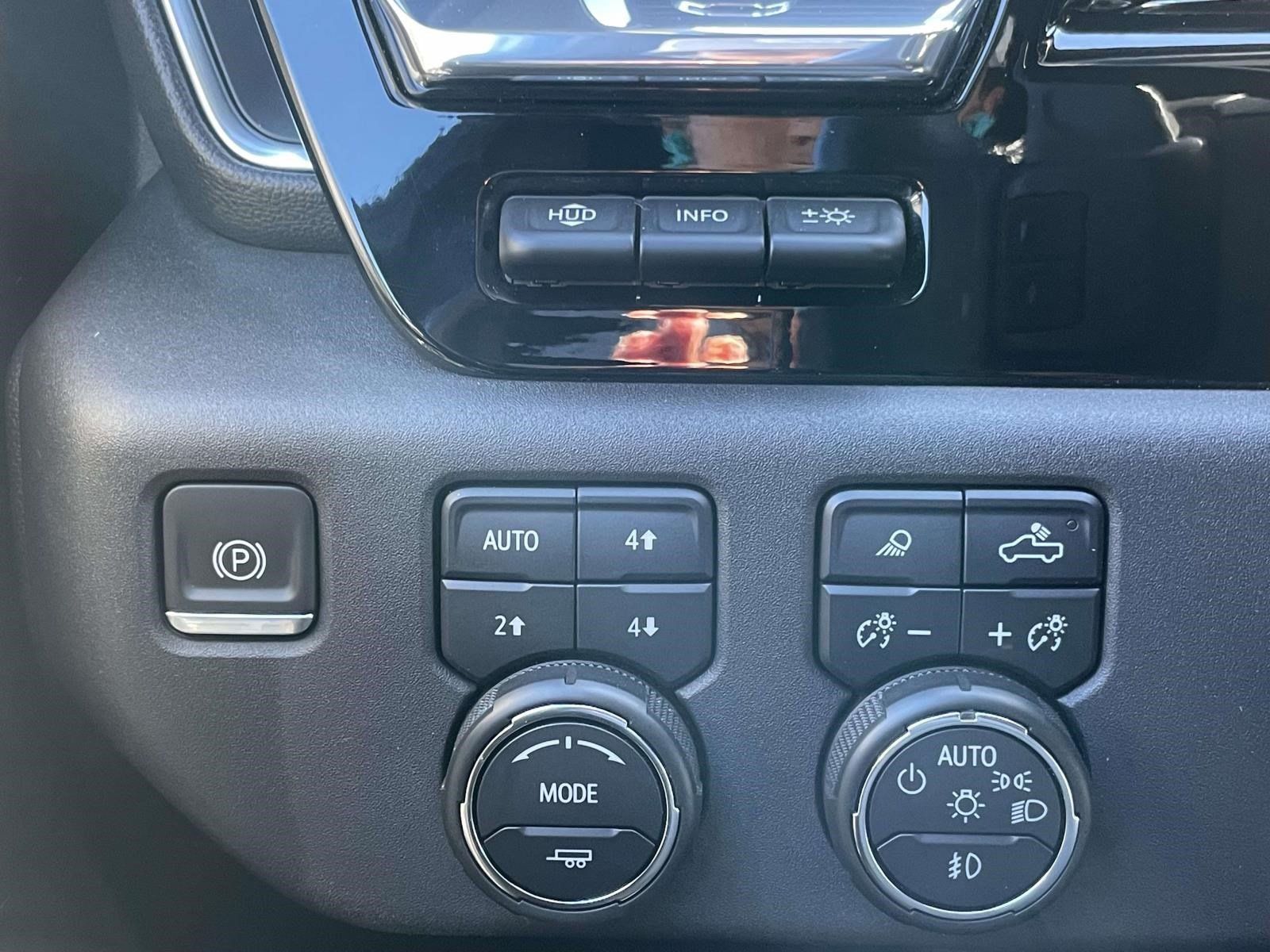 Used 2024 Chevrolet Silverado 1500 High Country w/ Technology Package AWD/4WD image 18
