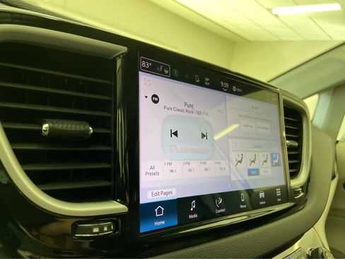 Used 2024 Chrysler Pacifica Touring-L FWD image 27