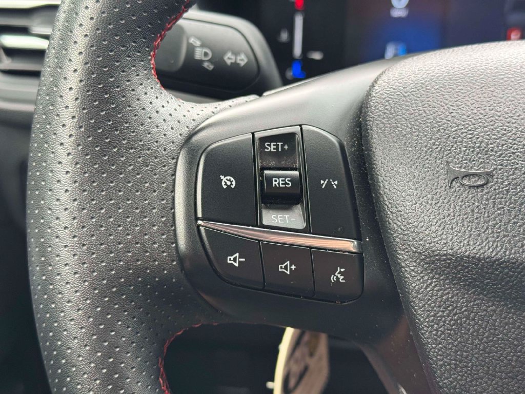 Used 2025 Ford Escape ST-Line Select AWD/4WD image 24