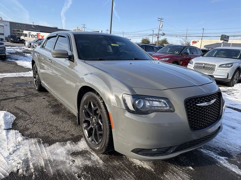 Used 2019 Chrysler 300 S w/ 300S Premium Group image 7