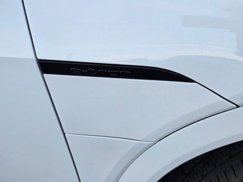 Used 2024 Audi Q8 e-tron Premium Plus image 30