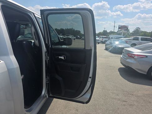 Used 2017 RAM 1500 Laramie RWD image 14