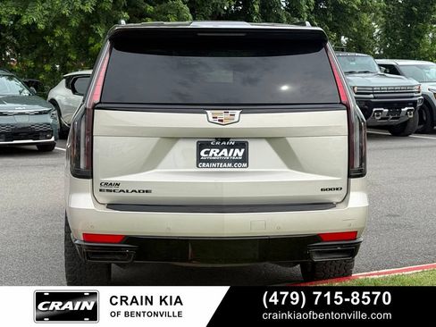 Used 2024 Cadillac Escalade ESV Sport Platinum w/ Heavy-Duty Trailer Package AWD/4WD image 6