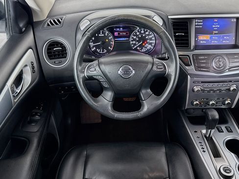 Used 2017 Nissan Pathfinder SL image 16