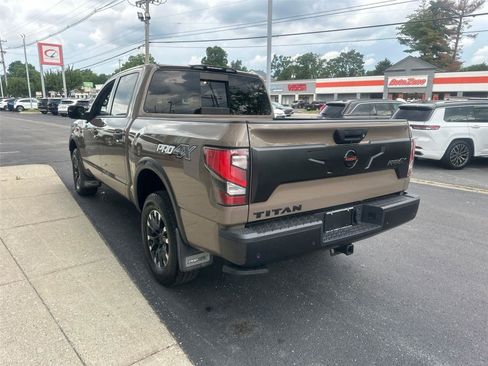 Used 2021 Nissan Titan PRO-4X w/ Pro-4x Convenience Package AWD/4WD image 6