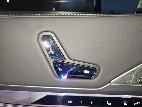 Certified 2023 BMW 760i xDrive w/ Executive Package image 30