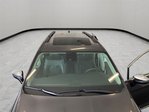 Used 2023 Chrysler Pacifica Limited FWD image 30