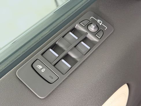 New 2026 Land Rover Discovery Sport Landmark image 12