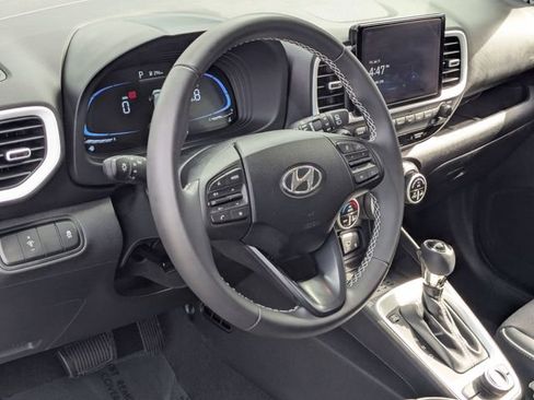 Used 2025 Hyundai Venue Limited FWD image 14