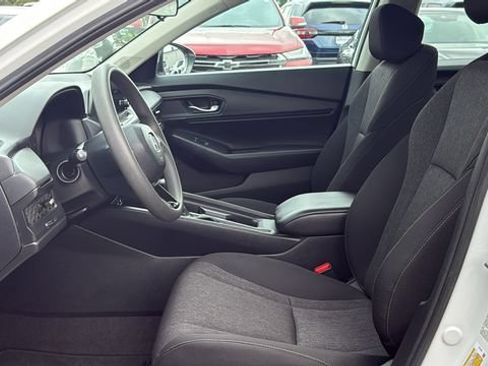Used 2023 Honda Accord EX image 10
