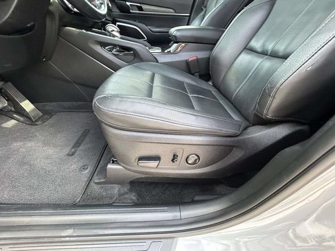 Used 2021 Kia Telluride EX w/ EX Premium Package AWD/4WD image 16