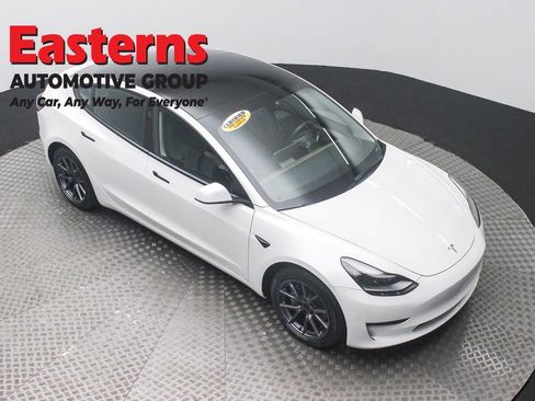 Used 2023 Tesla Model 3 Standard Range image 3