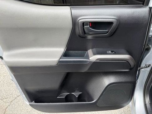 Used 2019 Toyota Tacoma SR5 RWD image 22